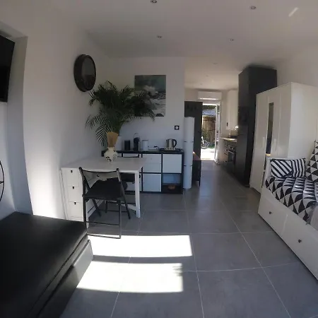 Sanarybeach Apartment *